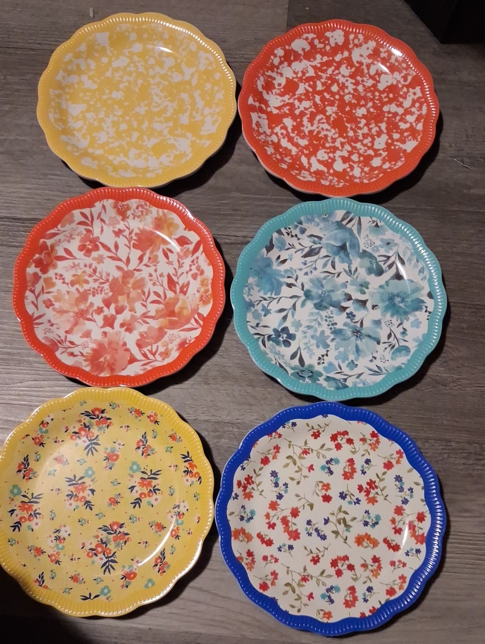 BNWT 6 PIONEER WOMAN APPETIZER PLATES- ASSORTED